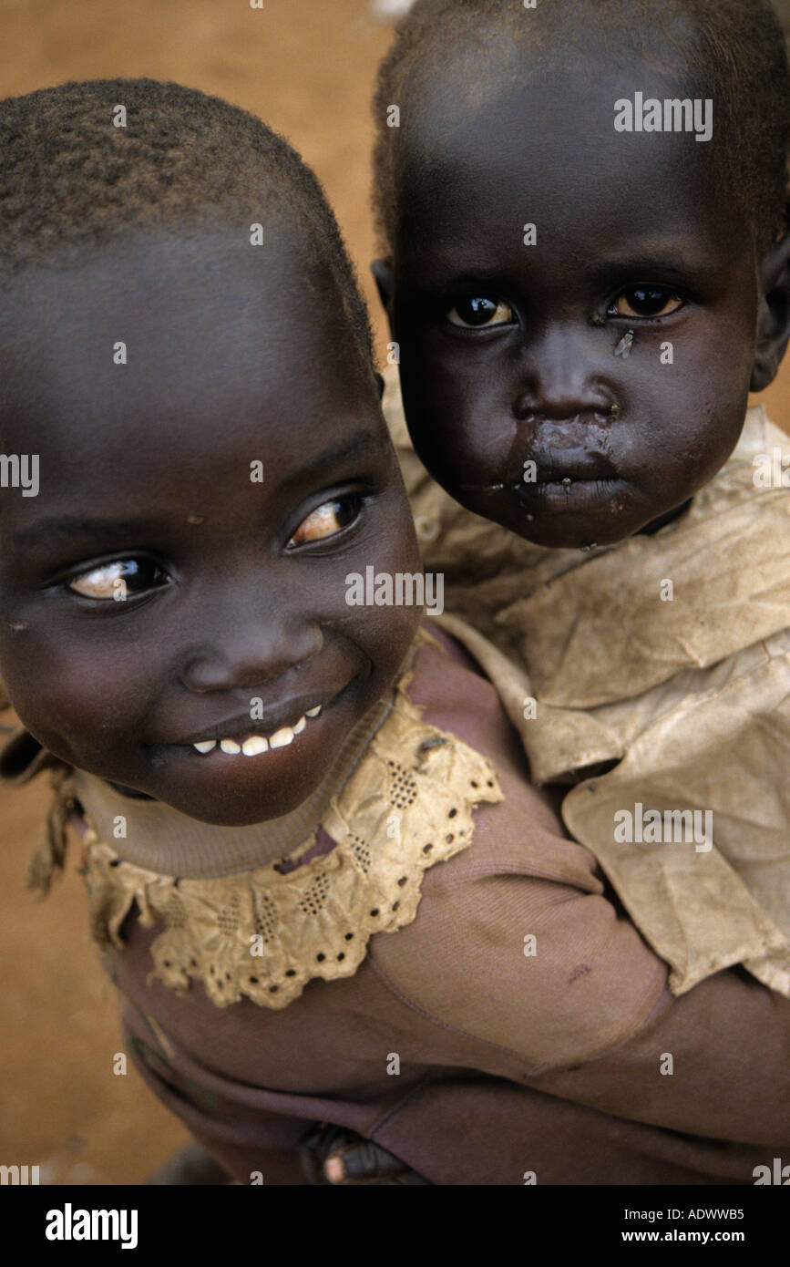 Internamente sfollati sudanesi i bambini in un campo nel sud Sudan Foto Stock