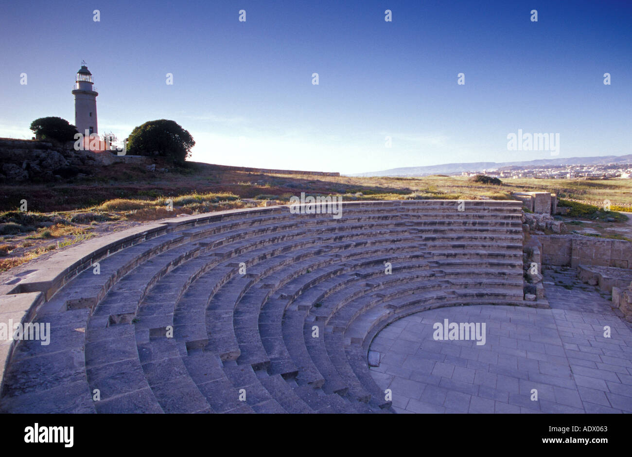 Anfiteatro Odeon Pafos faro dalla dominazione coloniale di Cipro Foto Stock