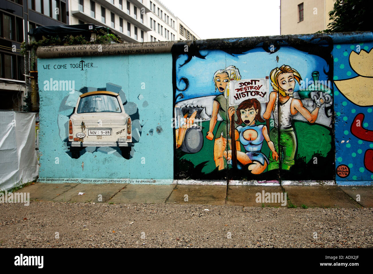 Berlin graffiti sui resti del muro di Berlino alla Postdammer Platz Foto Stock