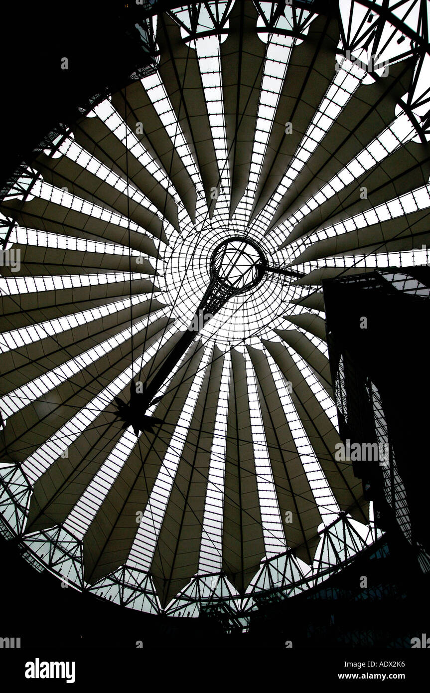 Berlin Sony Center sulla Postdamer Platz progettato da Helmut Jahn Foto Stock