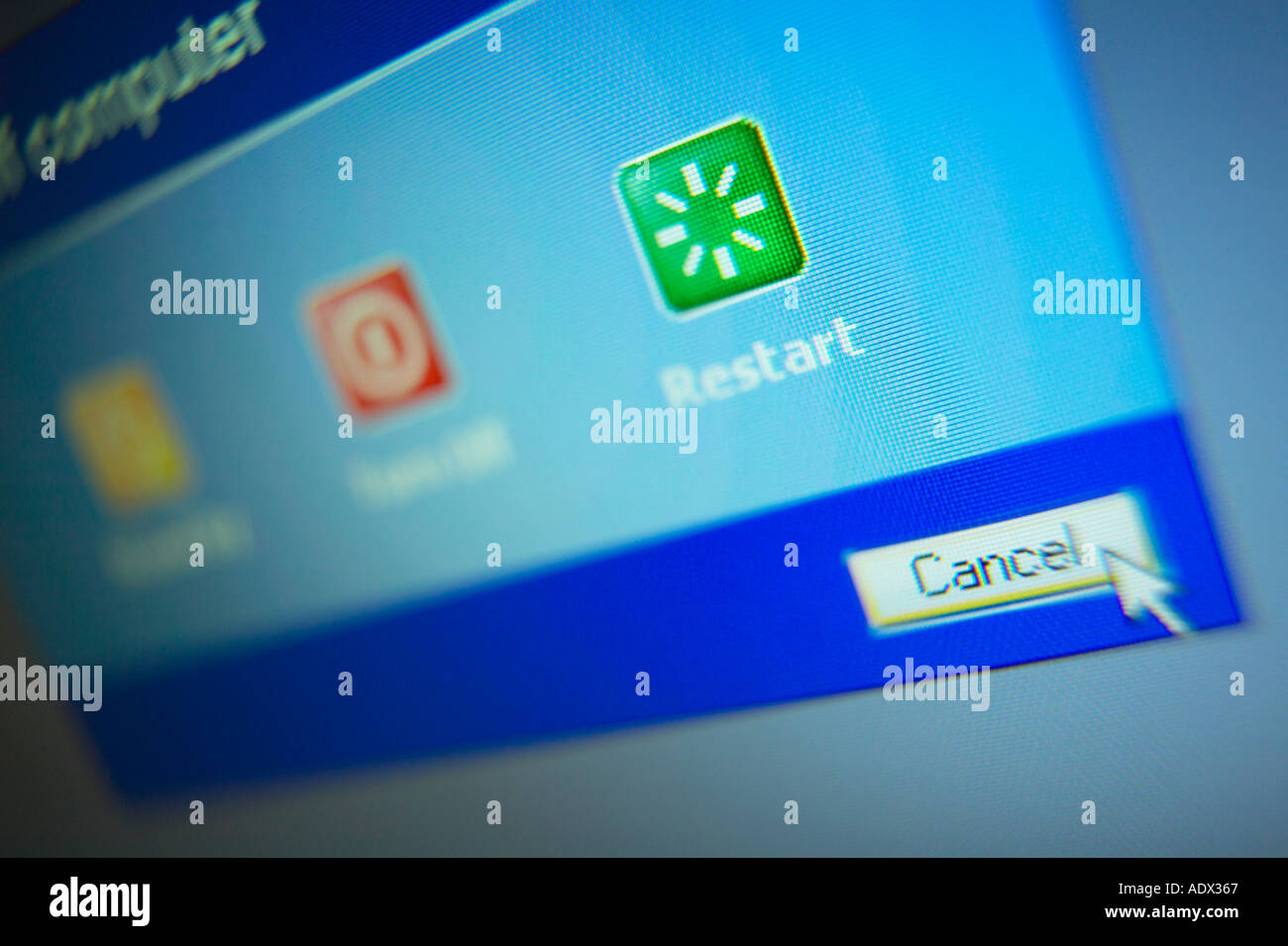 COMPUTER CON SISTEMA OPERATIVO WINDOWS XP RIAVVIARE SPEGNERE Icona Annulla Foto Stock