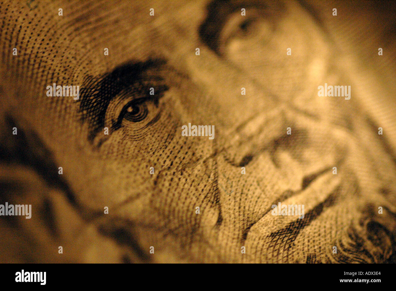 Close up di Abraham Lincoln s volto sullo schienale posteriore di 5 dollaro nota denaro Foto Stock