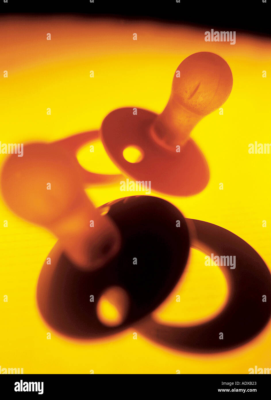 Concetti succhietto sucker ciucci boccaglio tettarella in gomma varie texture di sfondo Foto Stock