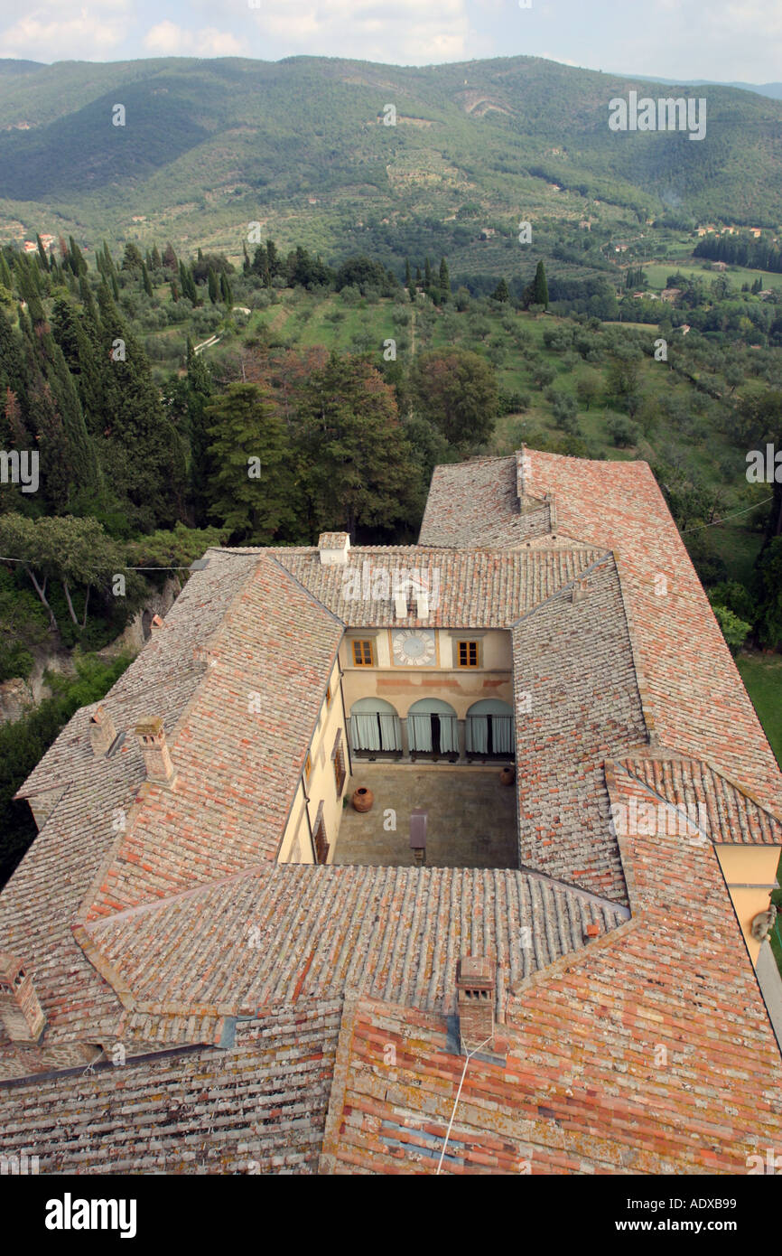 Il Palazzone guardando giù dalla sua torre Cortona Italia Foto Stock