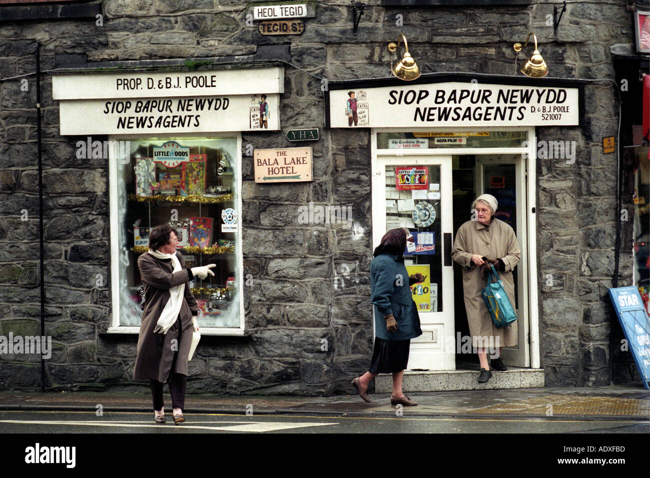 Corner shop giornalai a Bala Gwynedd North Wales UK GB Foto Stock