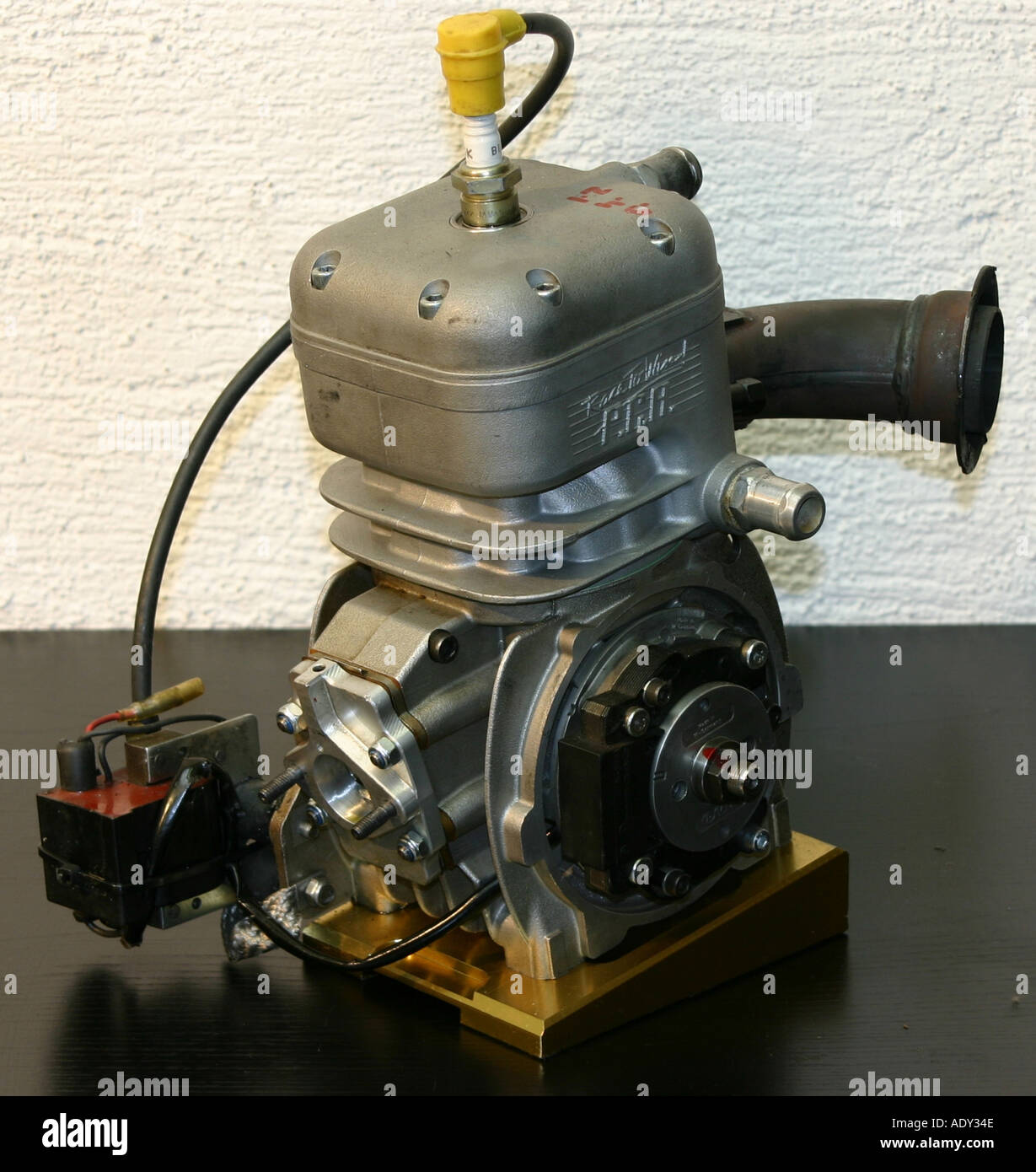 A 4 tempi 100cc carrello motore (raffreddato ad acqua Foto stock - Alamy