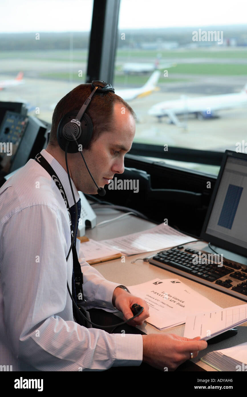 Il controllo del traffico aereo, l'aeroporto di Gatwick, Inghilterra Foto Stock