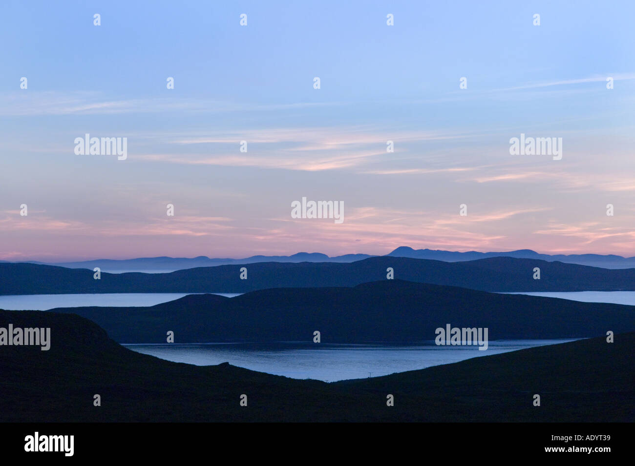 Tramonto sulla baia di Gruinard e sull'isola di Gruinard, Wester Ross, Highlands of Scotland, sparati dal percorso della costa settentrionale 500 Foto Stock