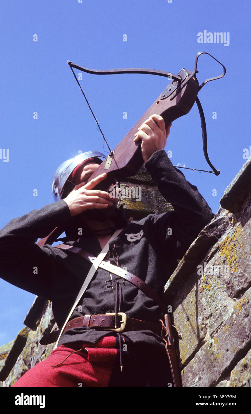 Crossbow medievale di arco e frecce archer bowman Foto Stock