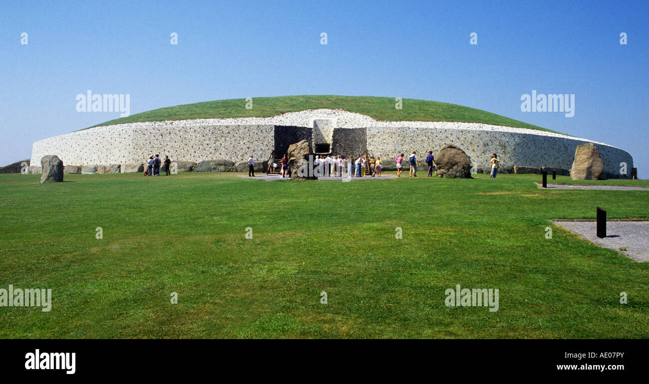 Passaggio di Newgrange tomba Boyne Valley County Meath monumento preistorico sepoltura tomba grave 3000 BC Eire Irlanda Foto Stock