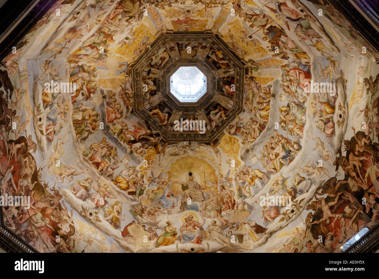 Dipinto sul soffitto del Duomo di Santa Maria del Fiore e la cupola del Duomo di Firenze, Italia Foto Stock