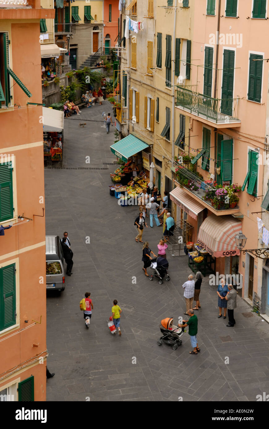 Riomaggiore street scene dal di sopra Foto Stock