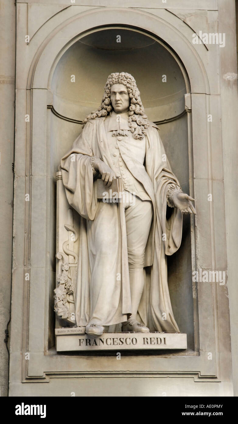 Francesco Redi scultura statua, al di fuori della Galleria degli Uffizi, Firenze Foto Stock