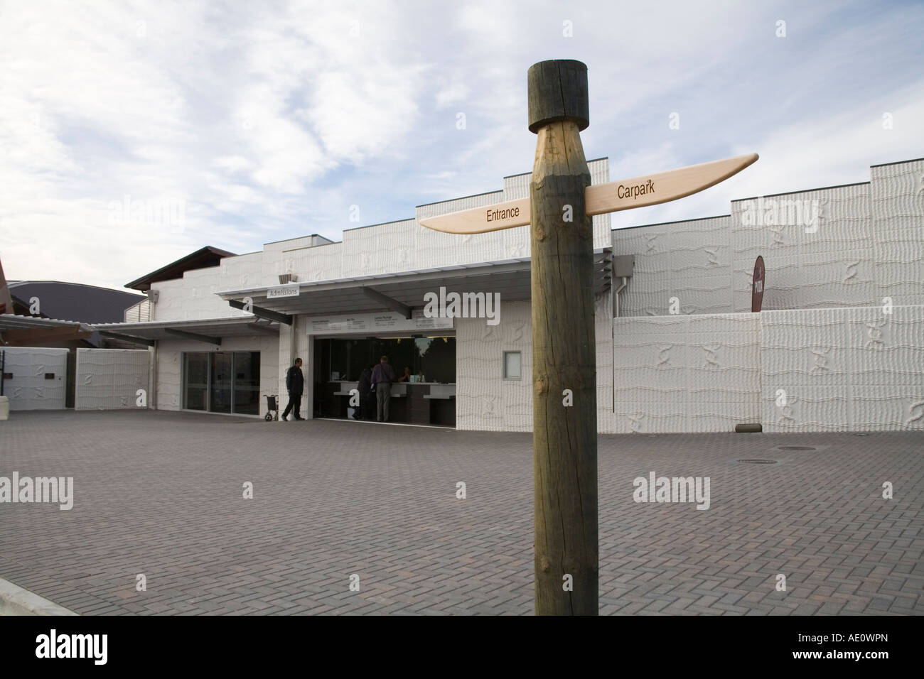 ROTORUA Isola del nord della Nuova Zelanda Maggio ingresso a Te Puia Nuova Zelanda Premier della cultura Maori e l'energia geotermica L'esperienza popolare luogo turistico Foto Stock