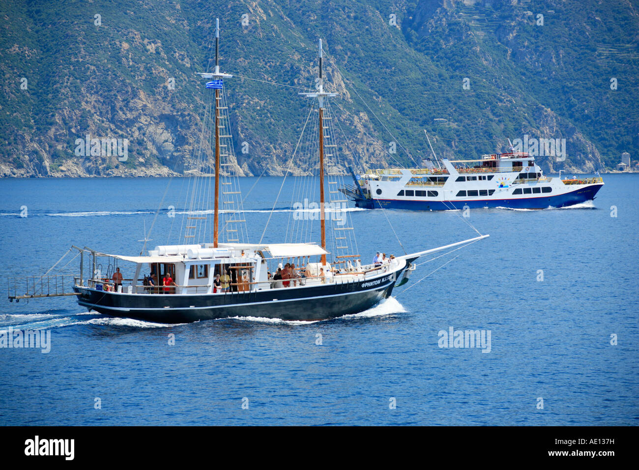 Viaggio in barca lungo i monaci repubblica Athos sulla penisola di Chalcidice in Grecia Foto Stock
