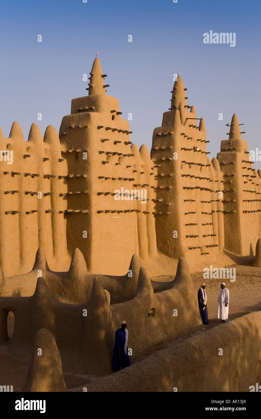 Africa Africa Occidentale Mali Mopti Regione Niger Inland Delta Djenne Moschea La moschea è la più grande struttura di fango nel mondo Foto Stock