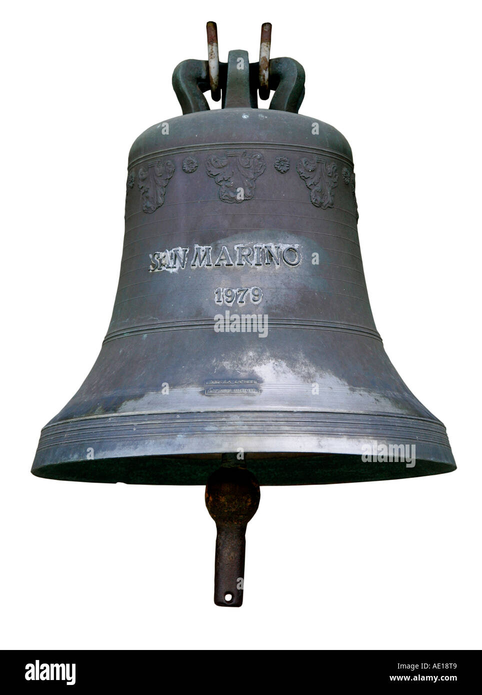 Tempio di campana religione suoneria esterna ritengono sacro cultura rituale di metallo mentre canti close up appeso carillon anello pesante Foto Stock