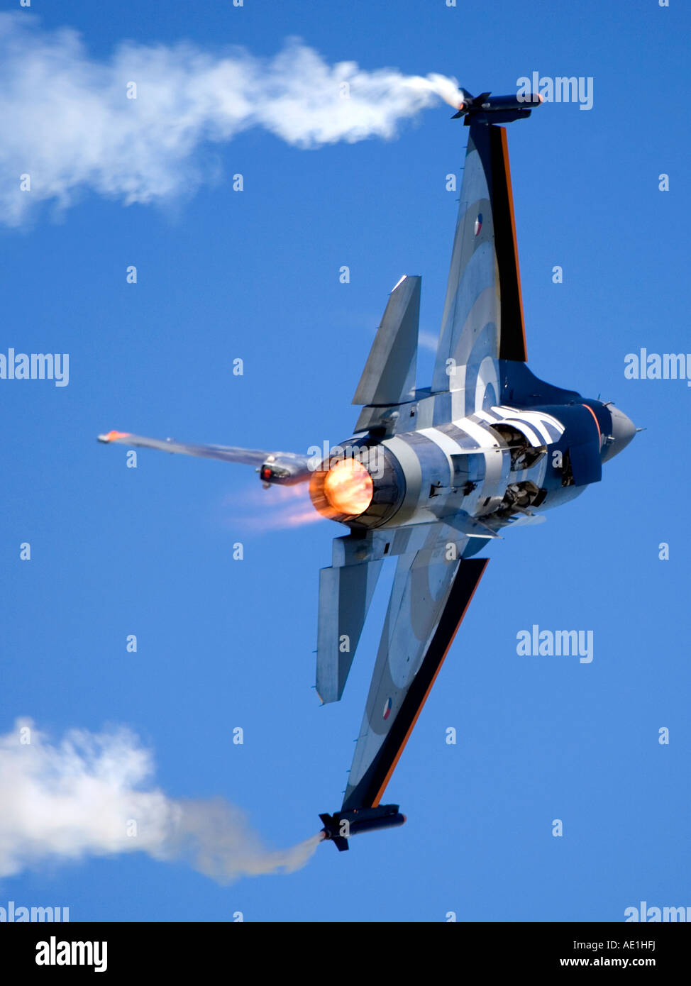 Dutch F16 Fighting Falcon ala delta jet da combattimento con postbruciatore: Foto Stock