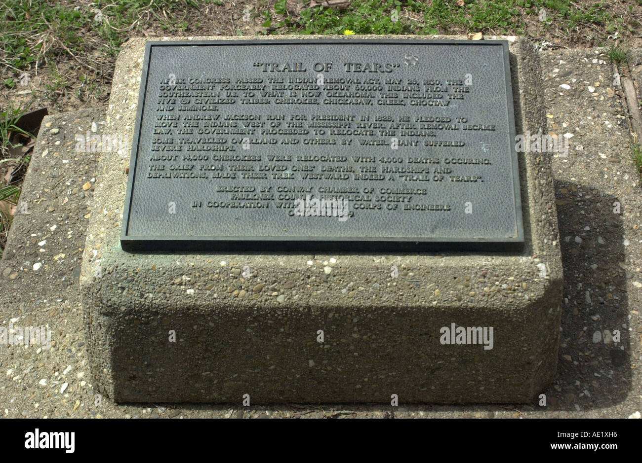 Cherokee Sentiero delle Lacrime memorial affacciato sul fiume Arkansas a Cadron Settlement Park di Conway Arkansas. Fotografia digitale Foto Stock