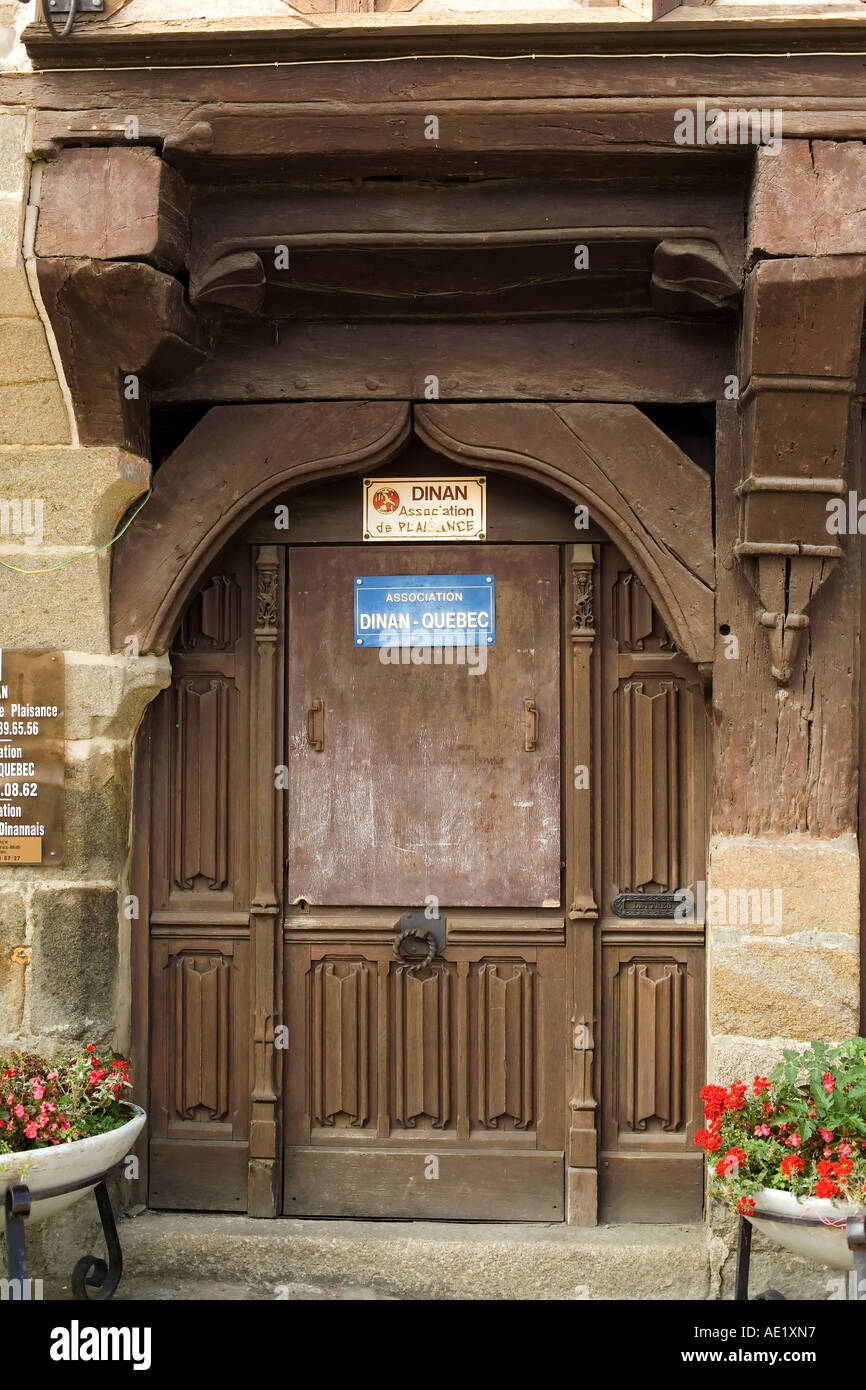 Portale della CAPITANERIA DI PORTO DINAN Bretagna Francia Foto Stock