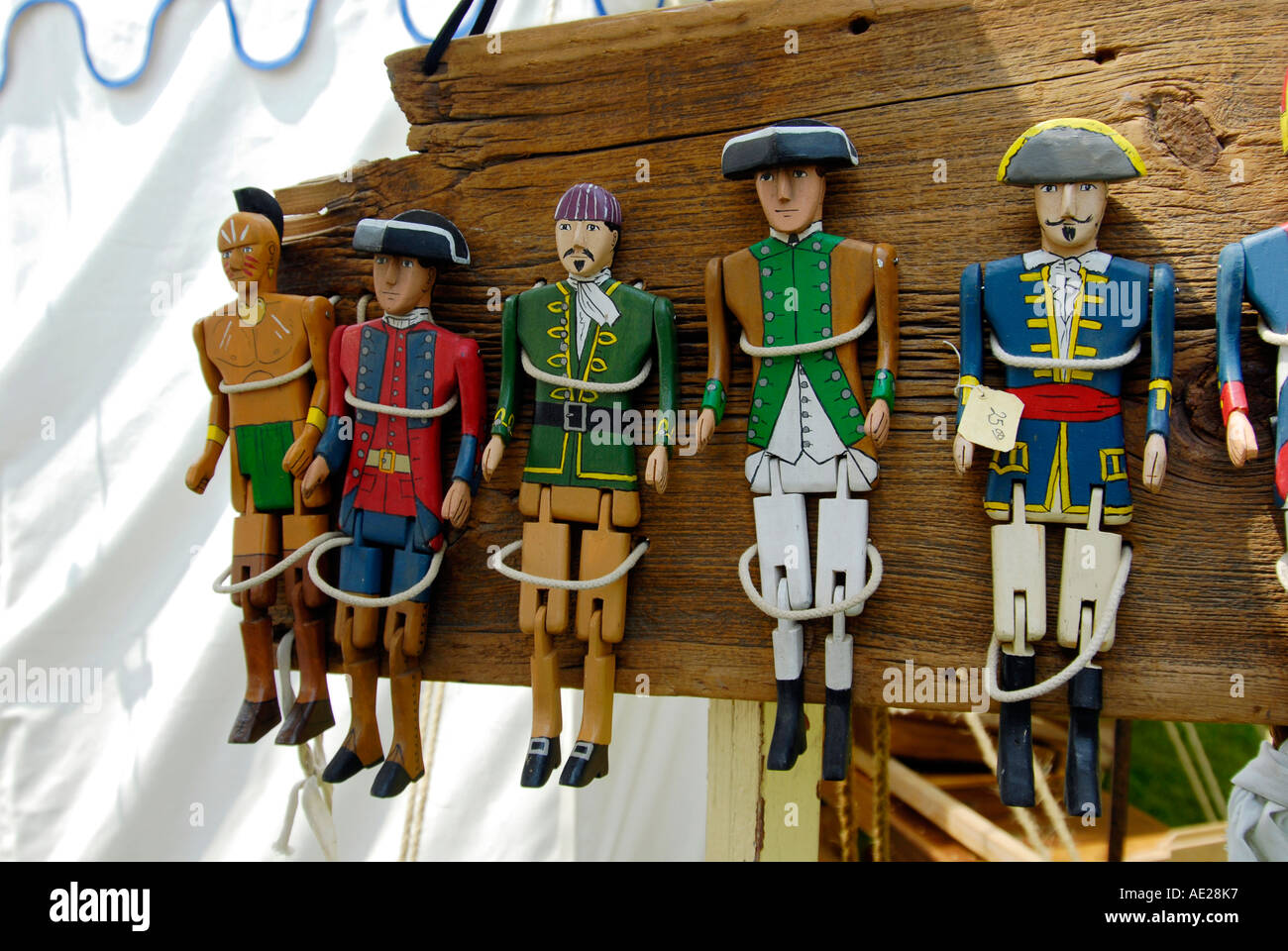Spettacolo di marionette in circa 1700 costumi storici messo su per i bambini Foto Stock
