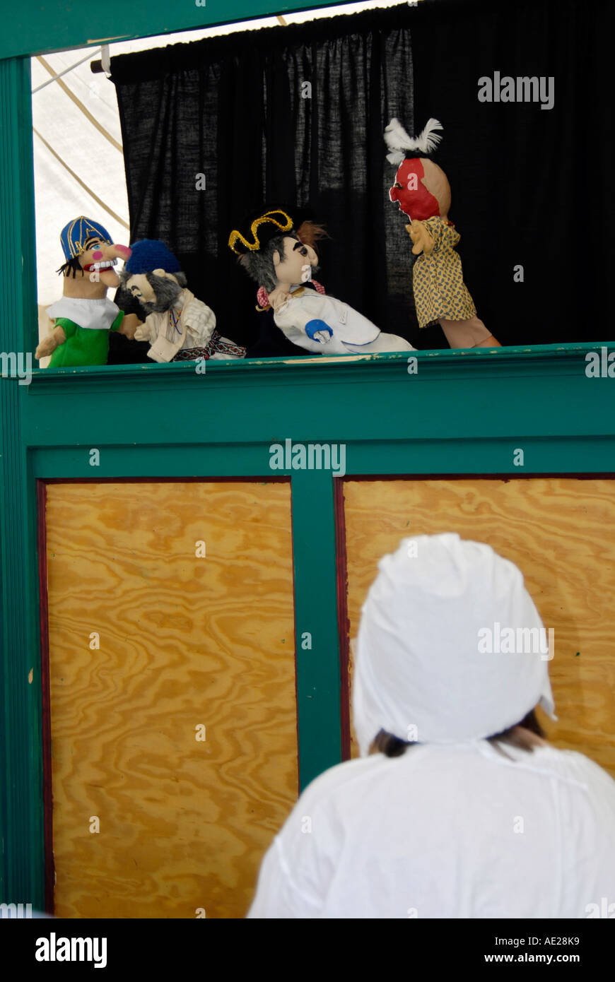 Spettacolo di marionette in circa 1700 costumi storici messo su per i bambini Foto Stock