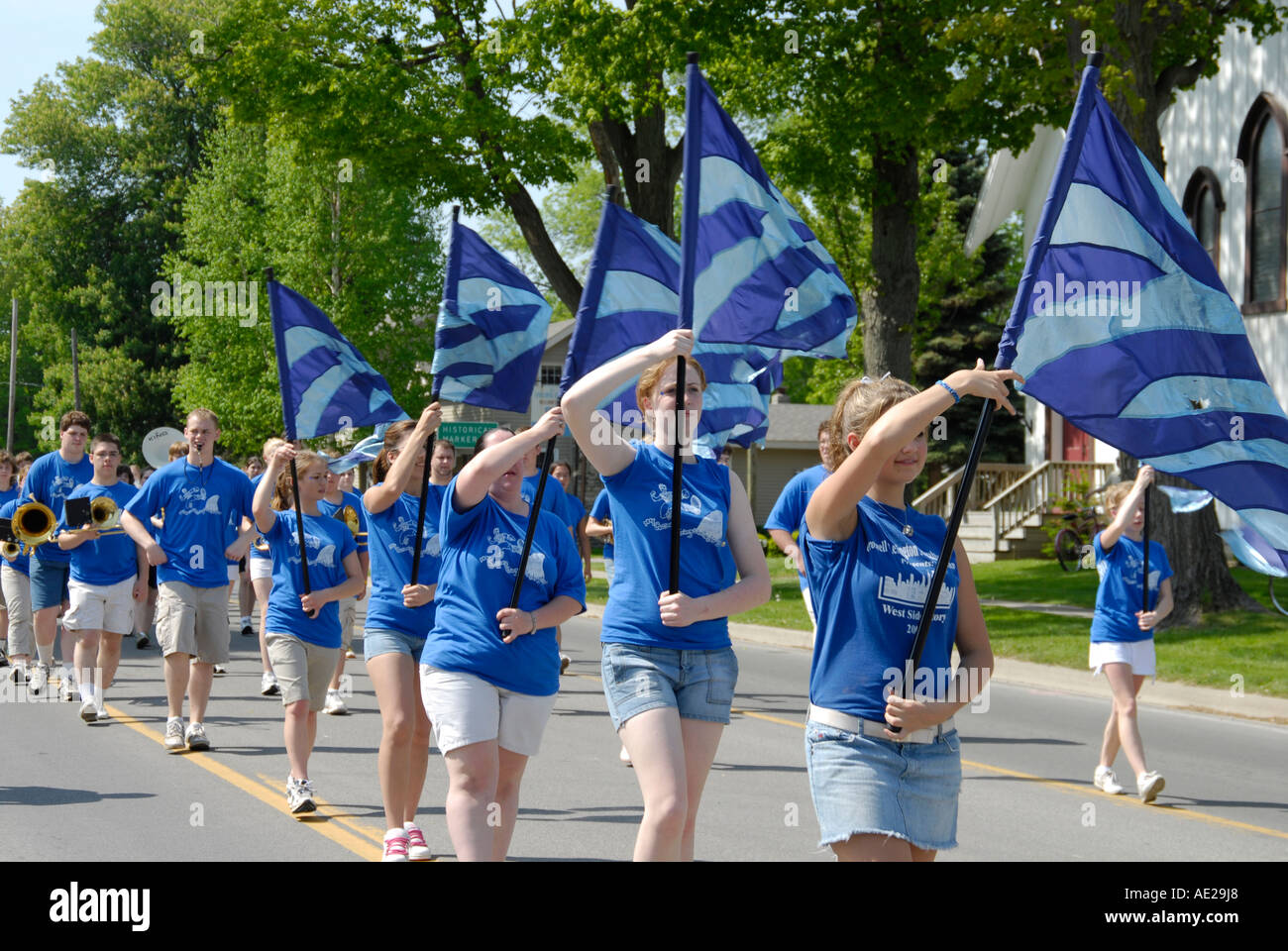 High school marching band nel giorno memoriale della sfilata Lexington Michigan Foto Stock