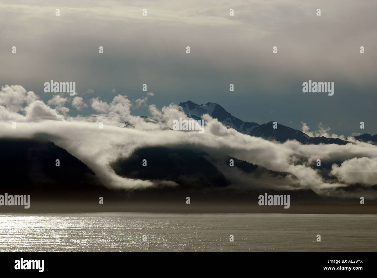 La formazione di nube vicino a Capo Fairweather, Alaska Foto Stock