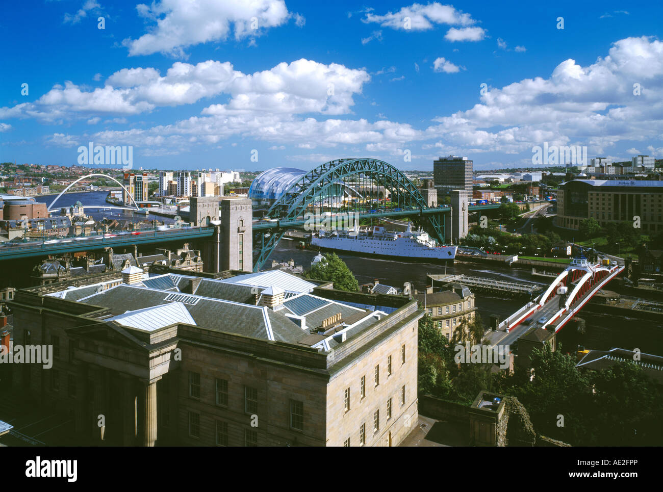 Tyne Bridge e Quayside visto da mantenere di Newcastle, Newcastle upon Tyne, Tyne and Wear Foto Stock