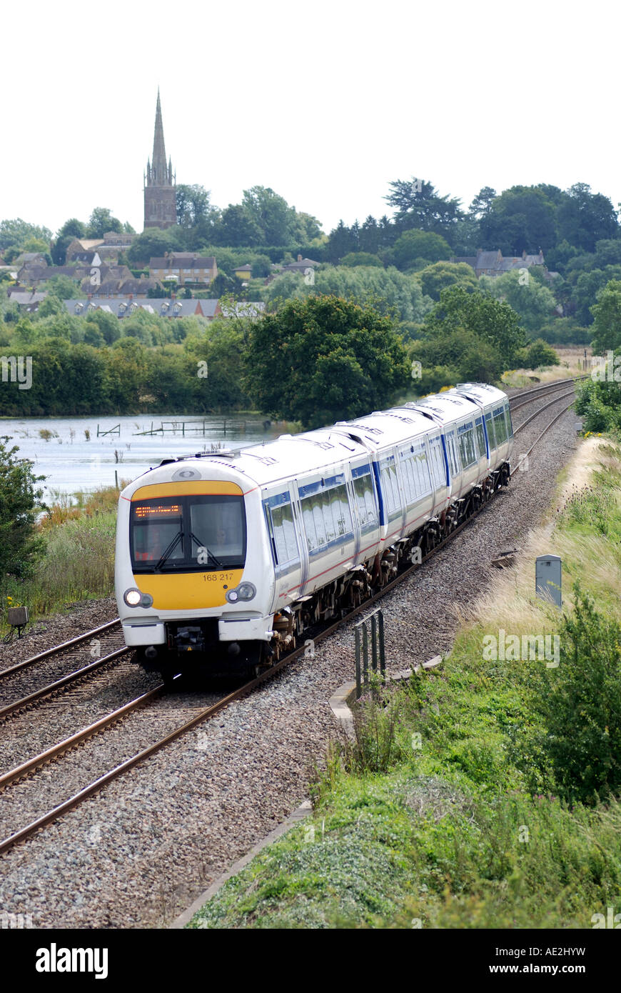 Chiltern Railways classe 168 treno diesel al King's Sutton, Northamptonshire, England, Regno Unito Foto Stock