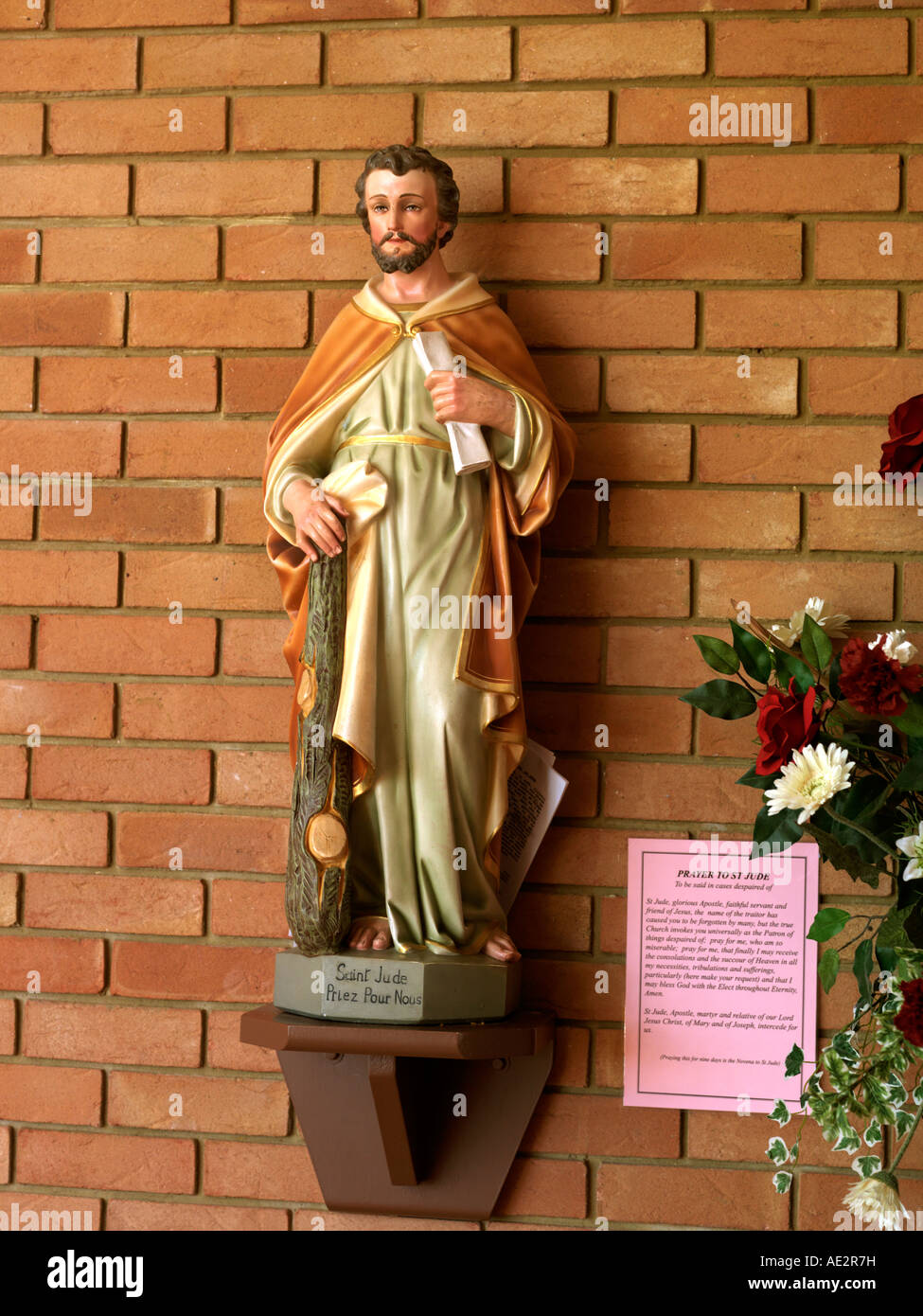 San Giuseppe chiesa cattolica Epsom Surrey in Inghilterra Chiesa statua di San Giuda e di preghiera Foto Stock