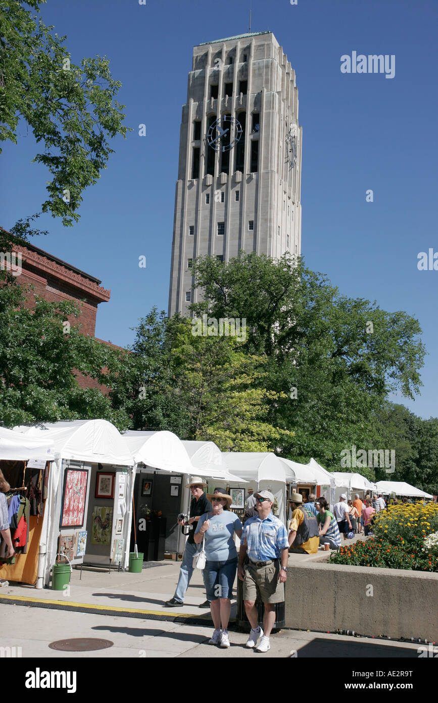 Ann Arbor Michigan,University of Michigan Art Fairs,tende,shopping shopper shopping negozi di mercato mercati di mercato di vendita di acquisto, negozio al dettaglio Foto Stock