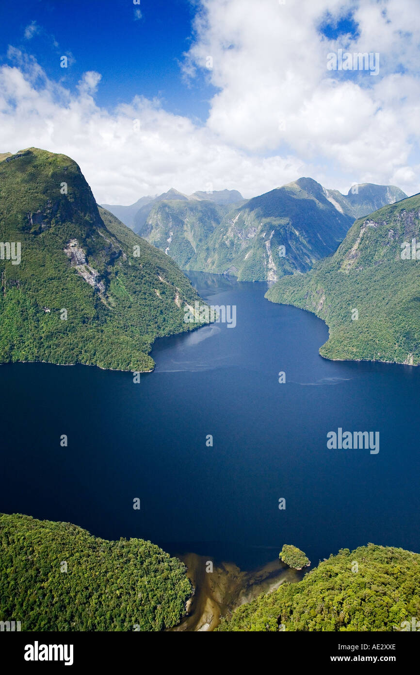 Braccio storto Malaspina raggiungere Doubtful Sound e Parco Nazionale di Fiordland Isola del Sud della Nuova Zelanda antenna Foto Stock