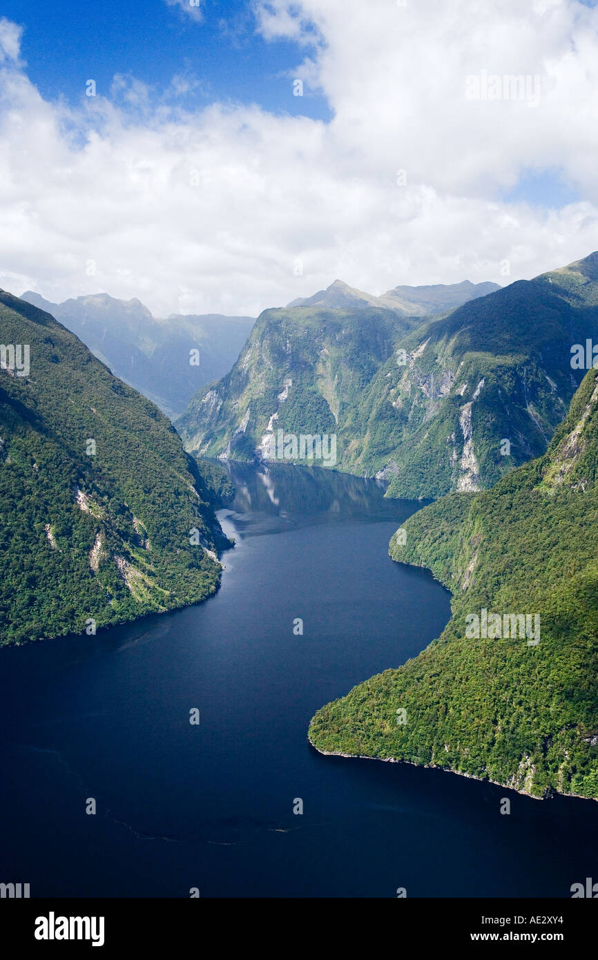 Braccio storto Malaspina raggiungere Doubtful Sound e Parco Nazionale di Fiordland Isola del Sud della Nuova Zelanda antenna Foto Stock