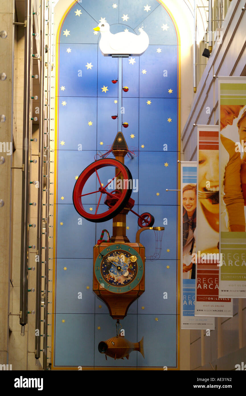 Time Machine nel centro commerciale per lo shopping in Cheltenham Foto Stock
