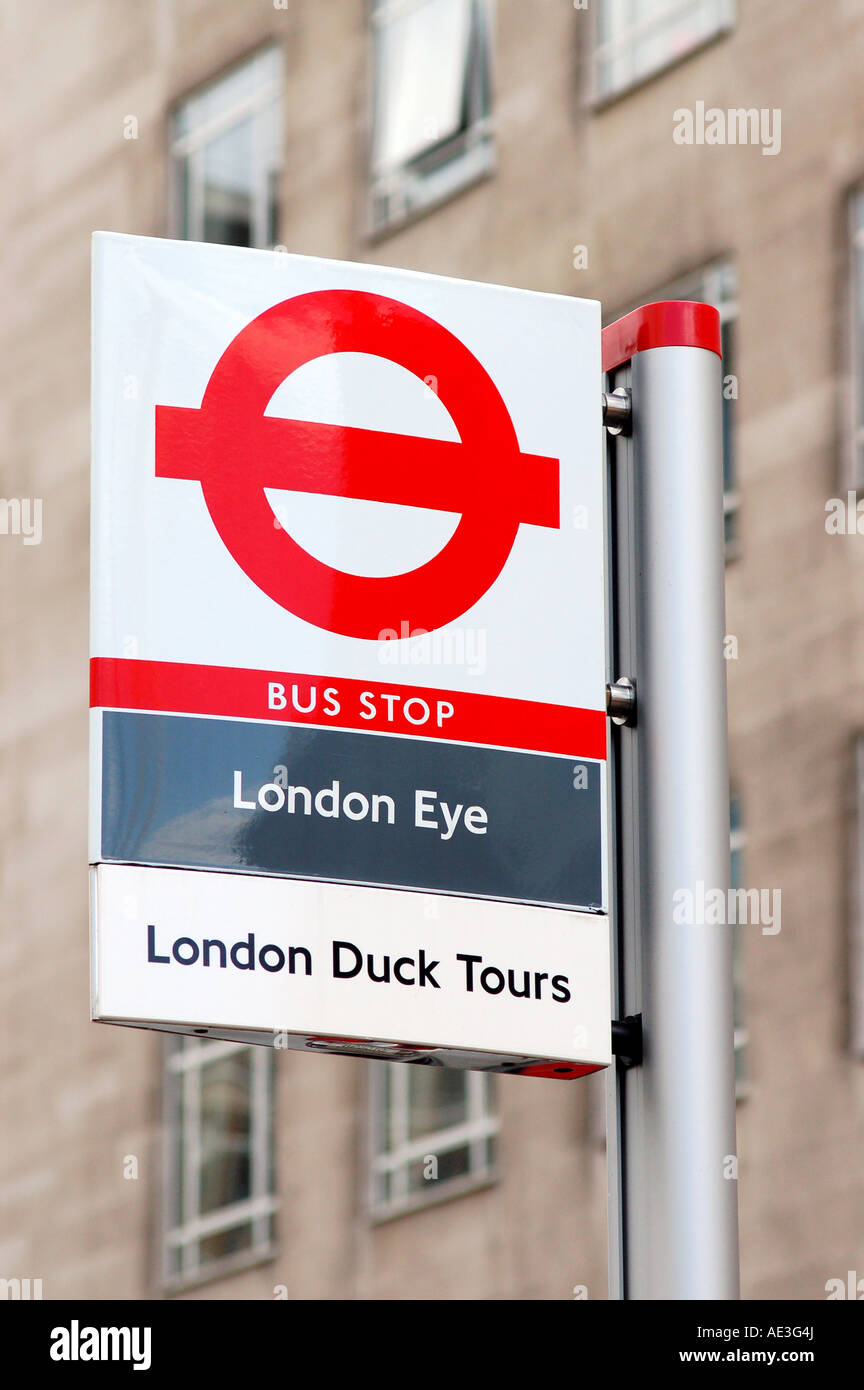 Londra Trasporto bus stop vicino al London Eye Foto Stock