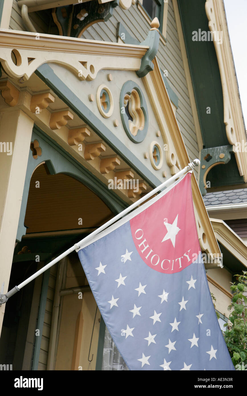 Ohio Cuyahoga County,Cleveland,Ohio City,quartiere storico,casa residenziale in stile vittoriano,case,bandiera,OH070729017 Foto Stock