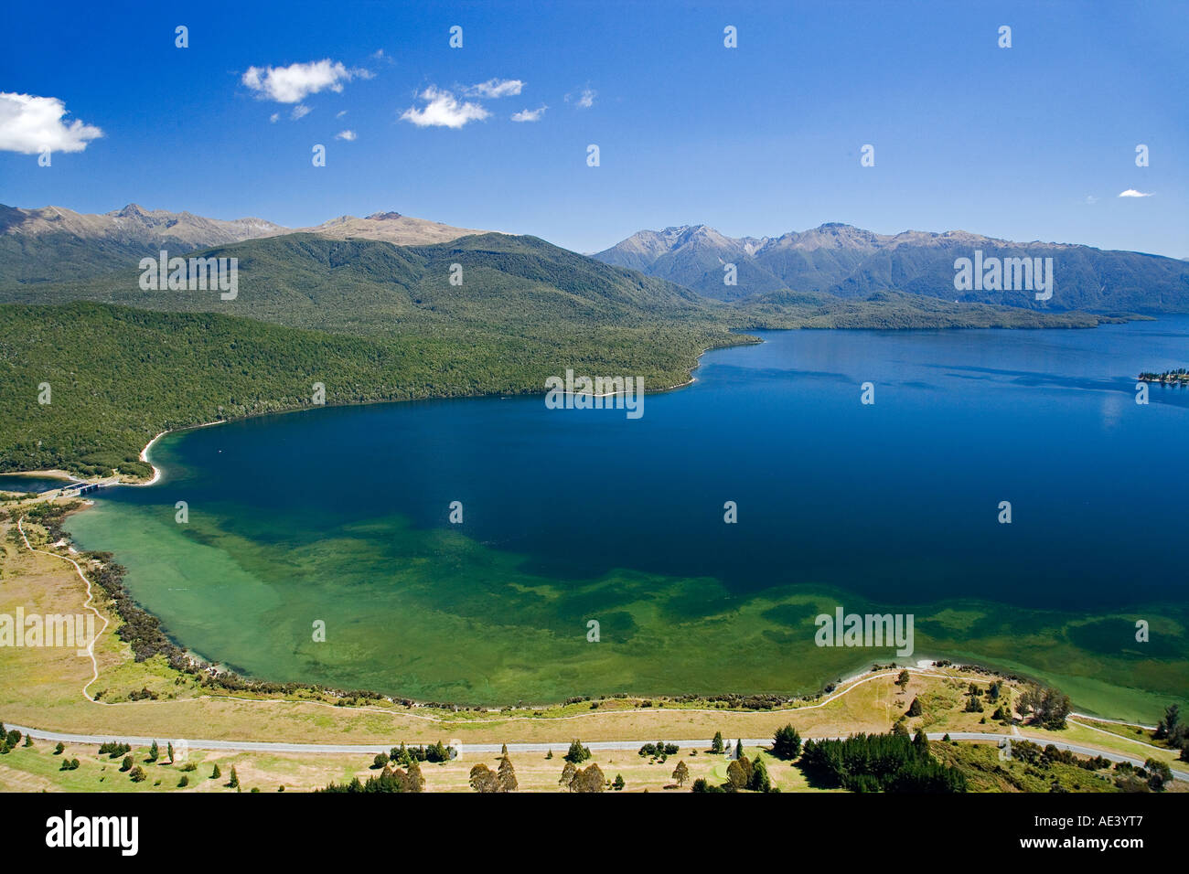 L'uscita e il Dock Bay Lake Te Anau Fiordland Isola del Sud della Nuova Zelanda antenna Foto Stock