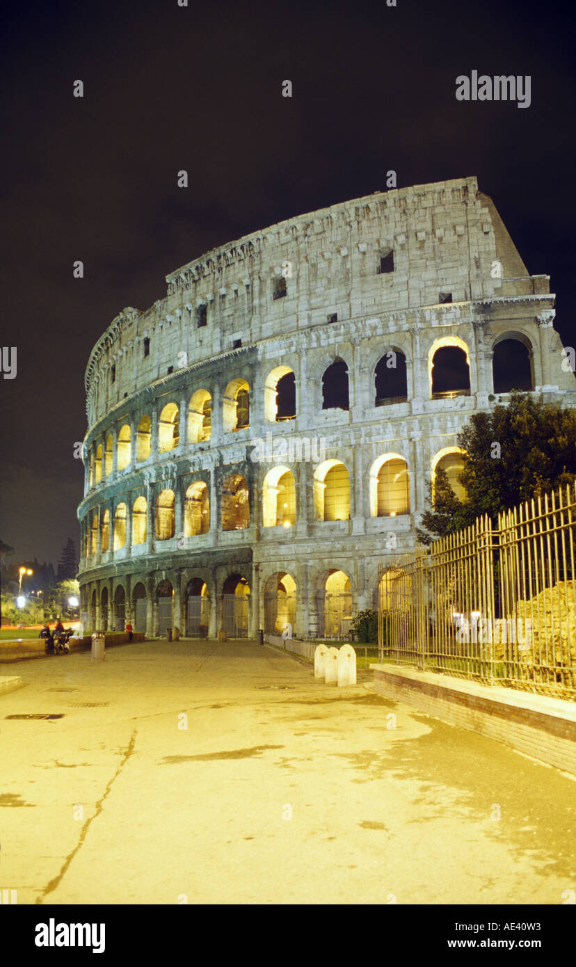 Il Colosseo a Roma, noto anche come l'Anfiteatro Flavio Foto Stock