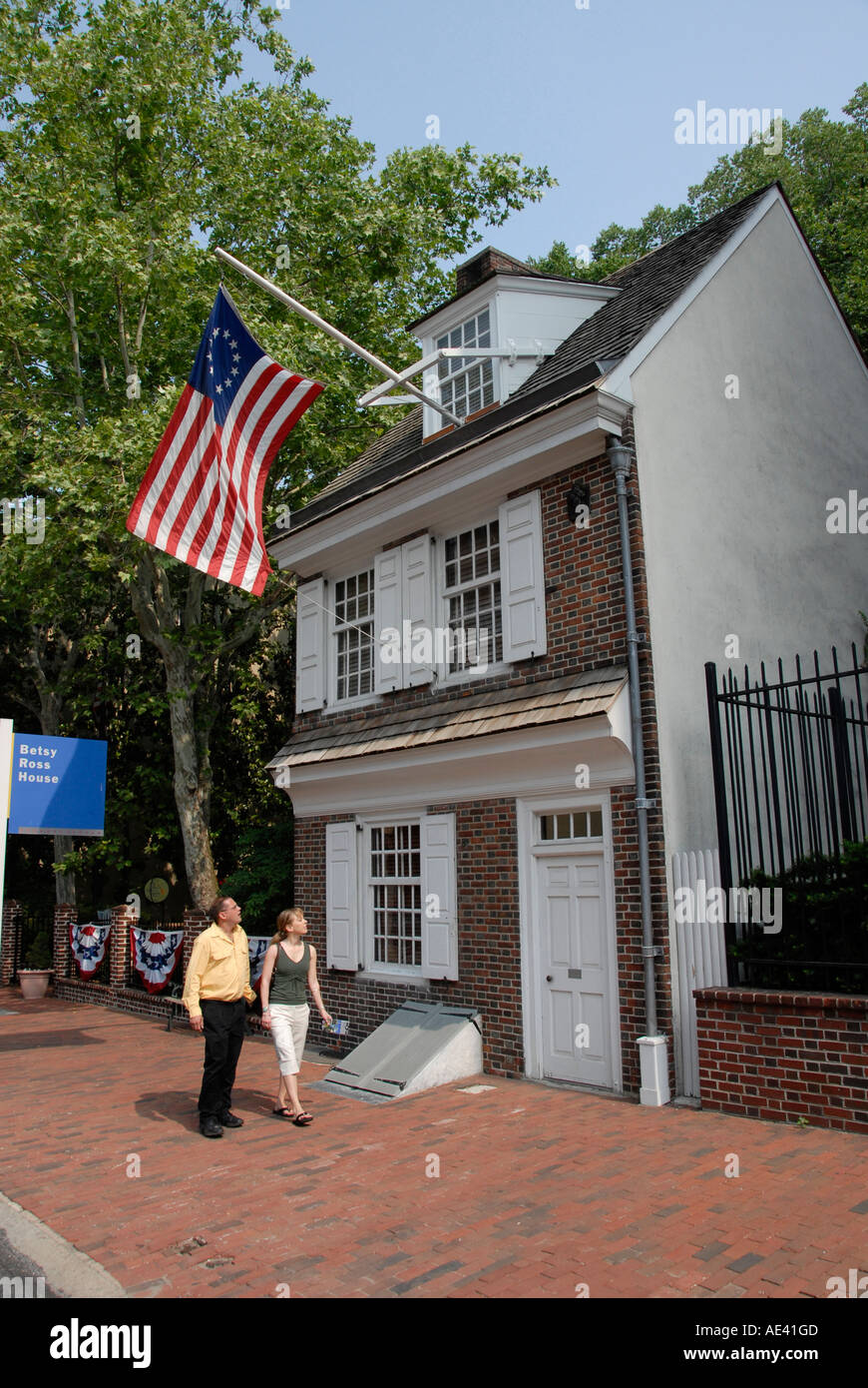 La Betsy Ross House giovane passando mod rel di Filadelfia in Pennsylvania PA USA Foto Stock