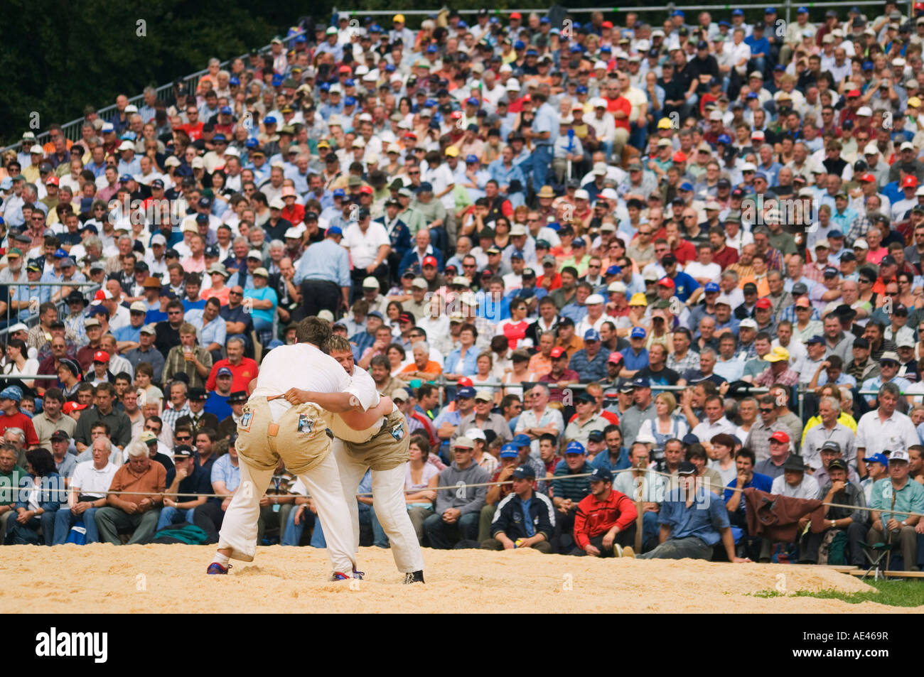Alpine concorso di wrestling, Unspunnen festival del Bicentenario, Interlaken, regione di Jungfrau, Svizzera, Europa Foto Stock
