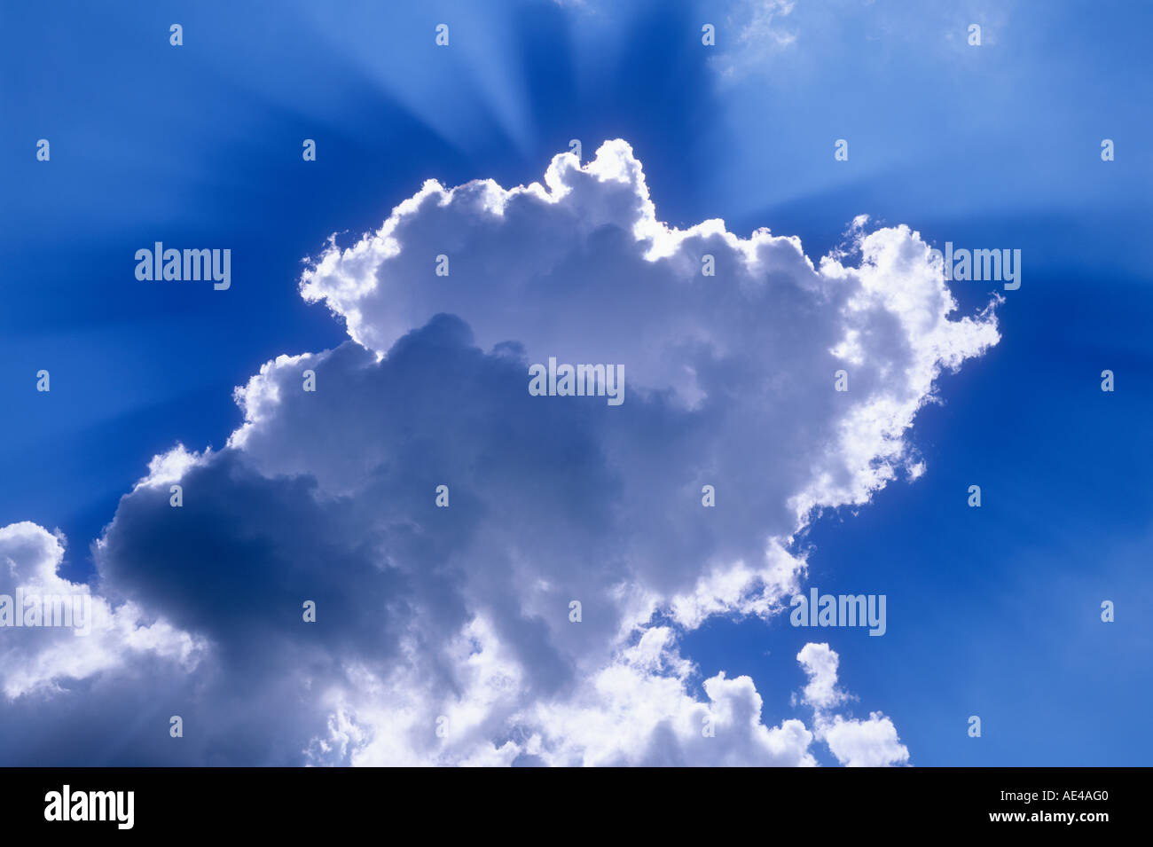 Il cloud e i raggi di sole Foto Stock