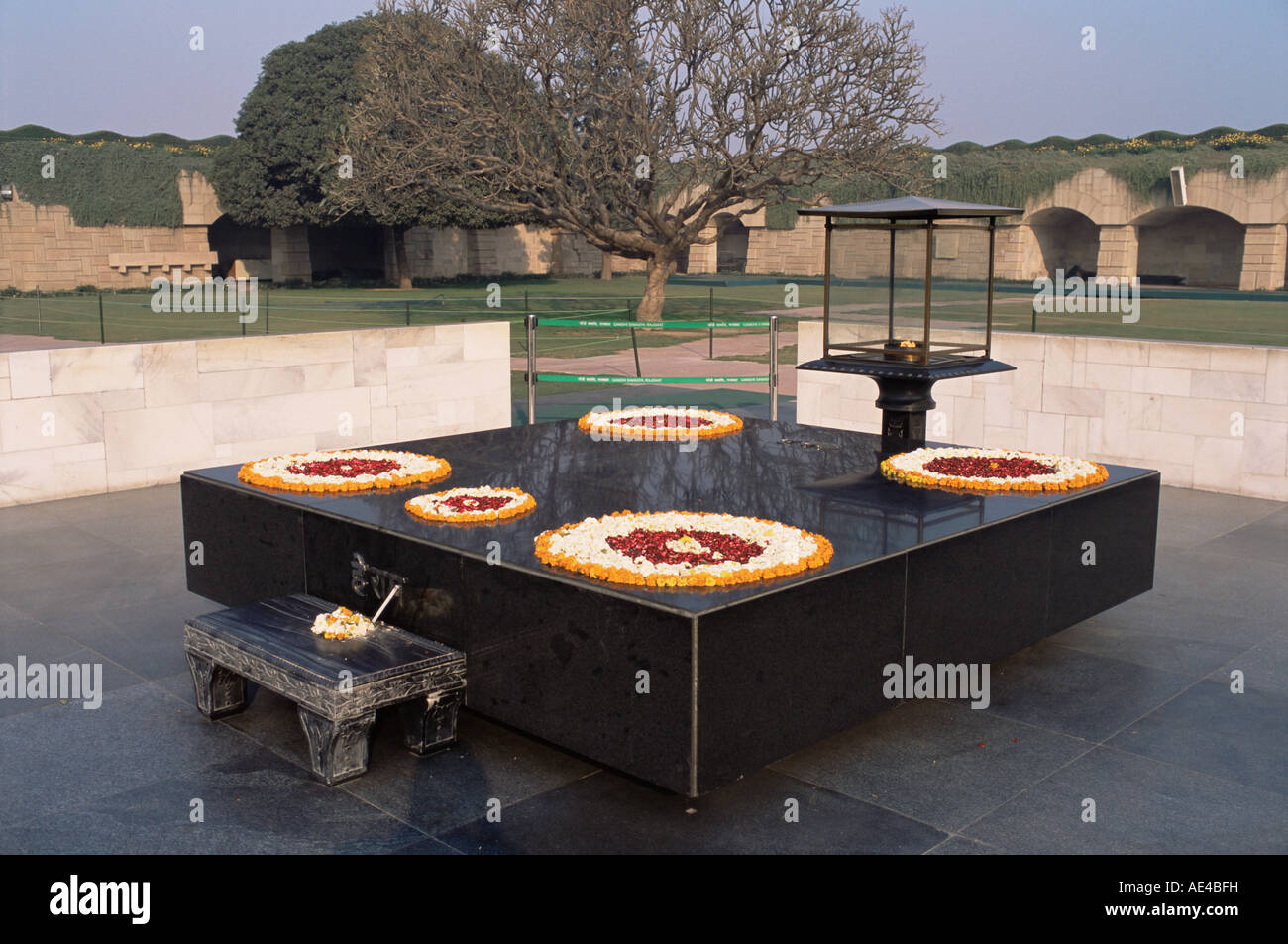 Il Mahatma Gandhi Memorial, Raj Ghat, Delhi, India, Asia Foto Stock