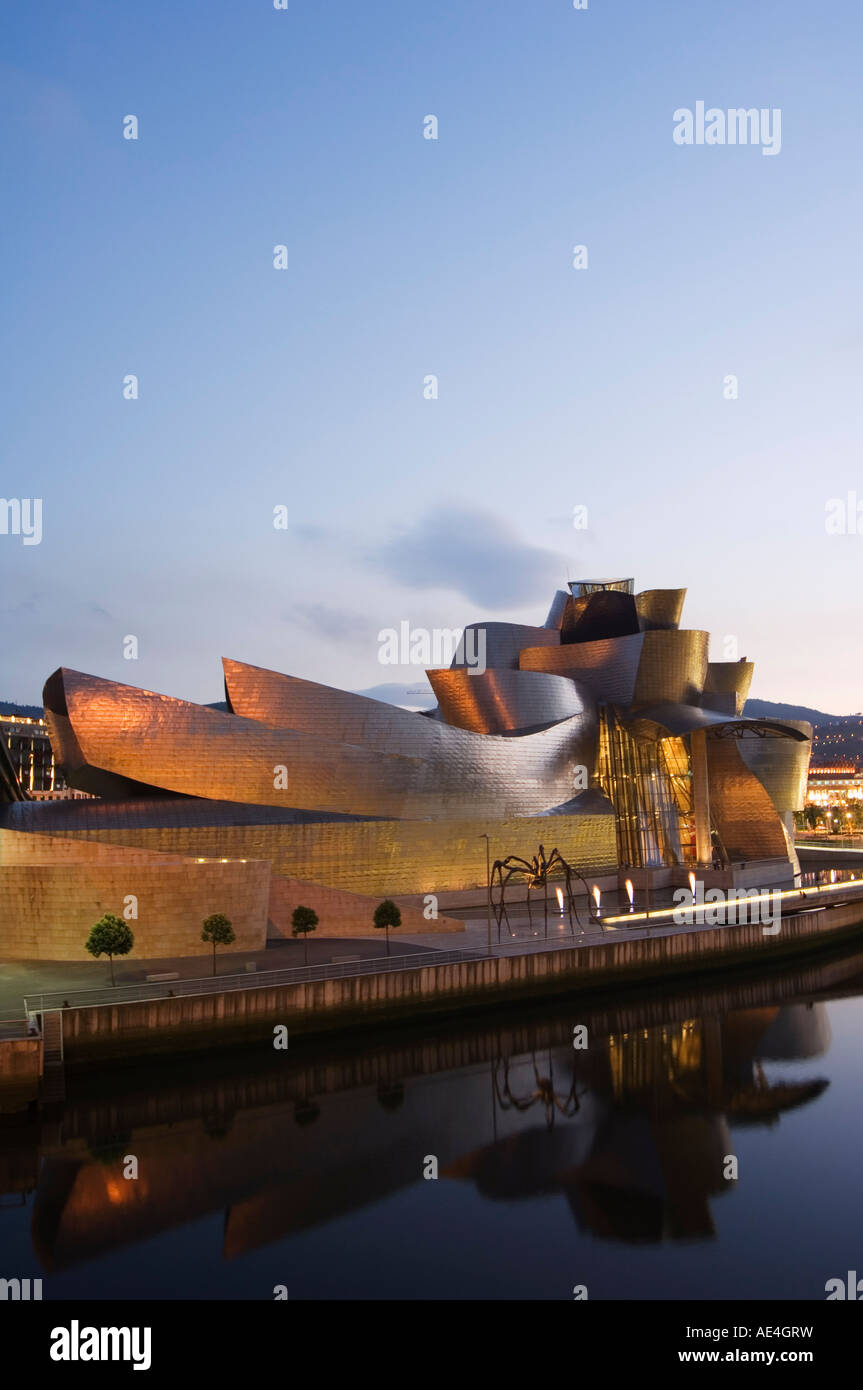 Il Guggenheim Museum di Arte Moderna progettato da Frank Gehry, Bilbao, Paese Basco, Euskadi, Spagna, Europa Foto Stock