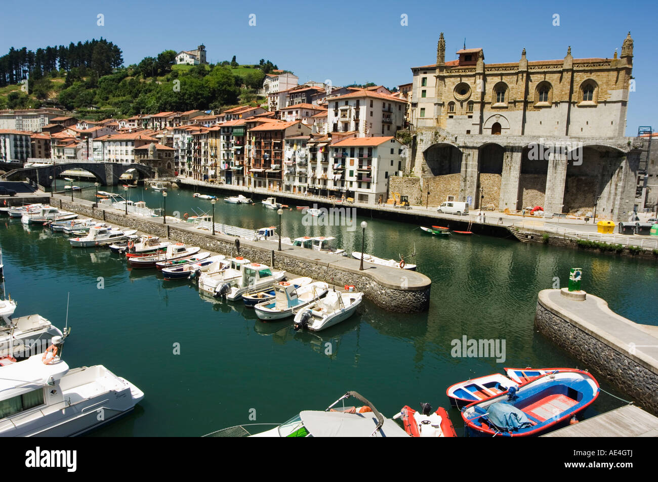 Ondarroa Harbour, Paese Basco, Euskadi, Spagna, Europa Foto Stock
