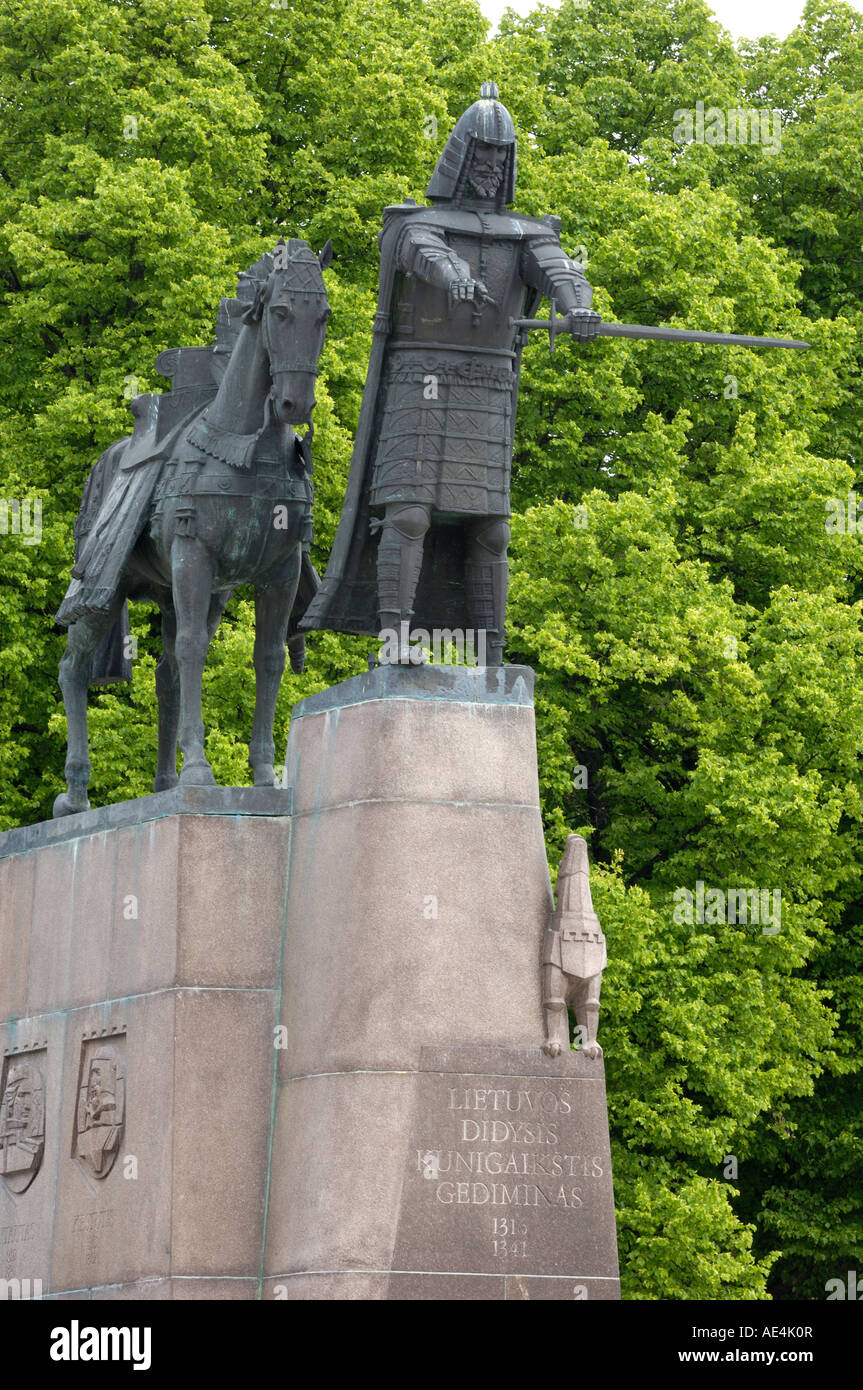 Statua di Gediminas, granduca di Lituania e fondatore di Vilnius, Vilnius, Lituania, paesi baltici, Europa Foto Stock