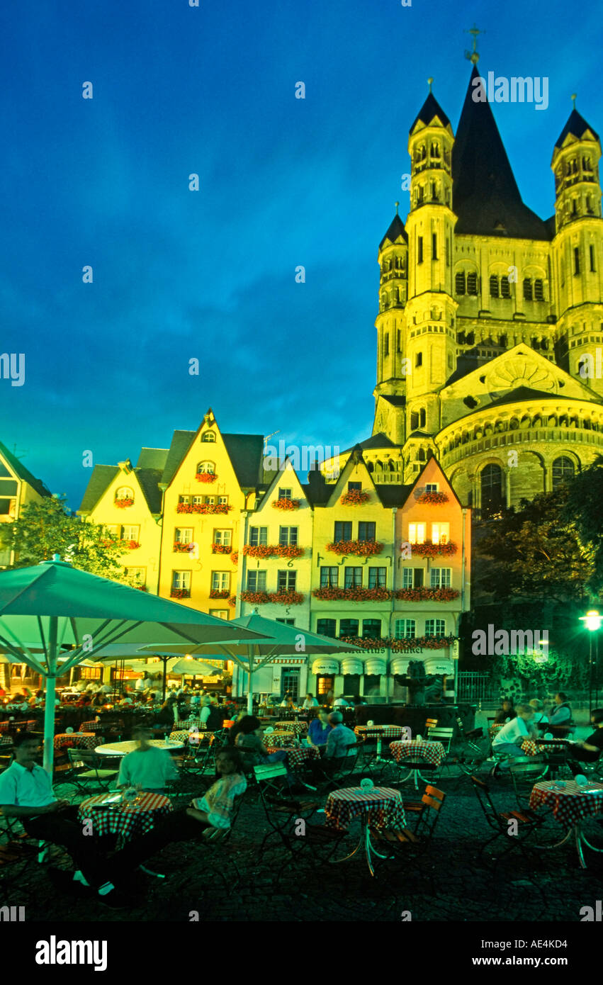 Germania Colonia Koeln lordi di St Martin pesca sullo sfondo del mercato cattedrale del duomo tramonto Foto Stock