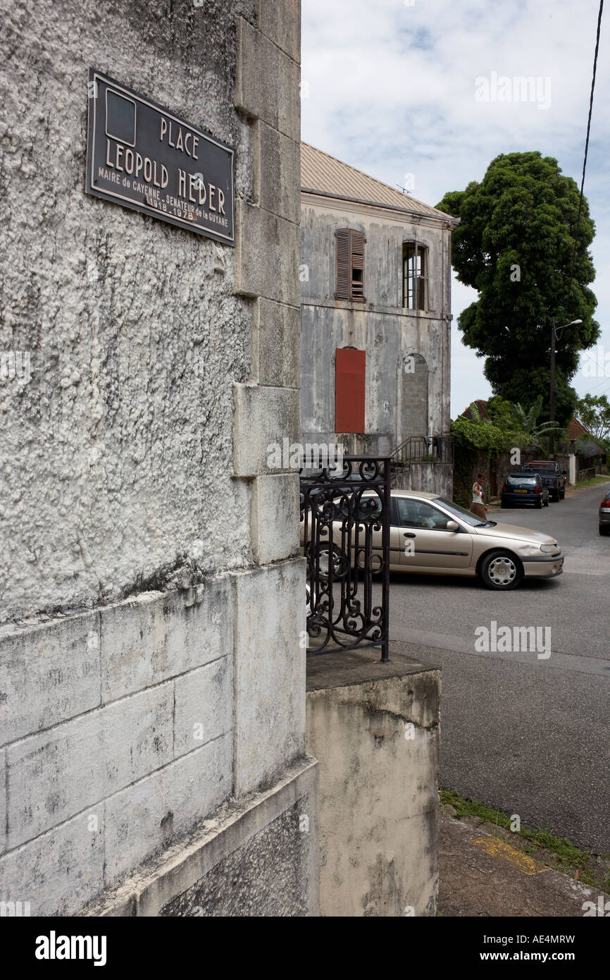 Segno posto di denominazione del luogo Leopoldo Heder in francese-somministrato capitale Cayenne, Guiana francese, Sud America. Foto Stock