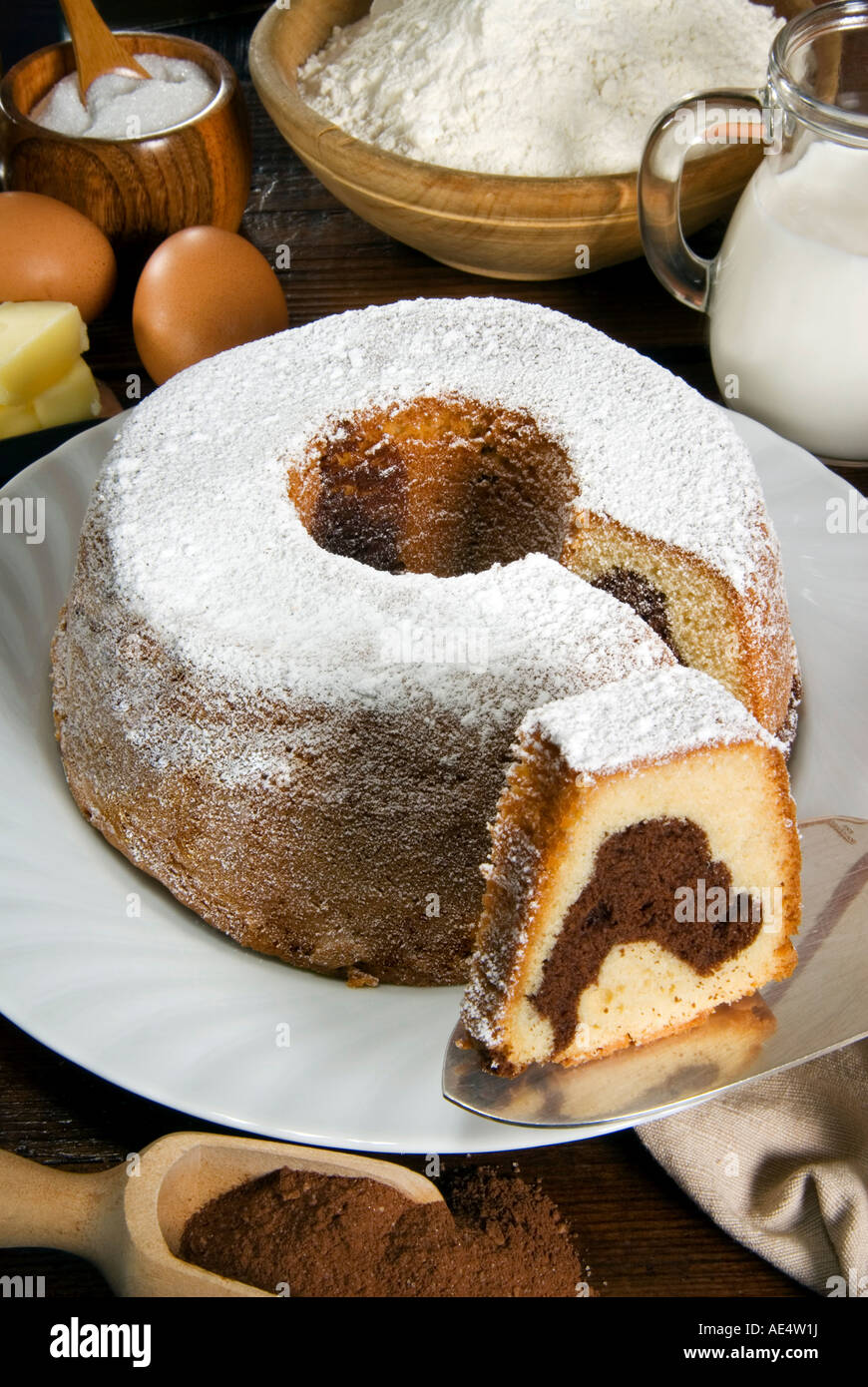 Cioccolato italiano a forma di anello torta, Italia, Europa Foto stock -  Alamy