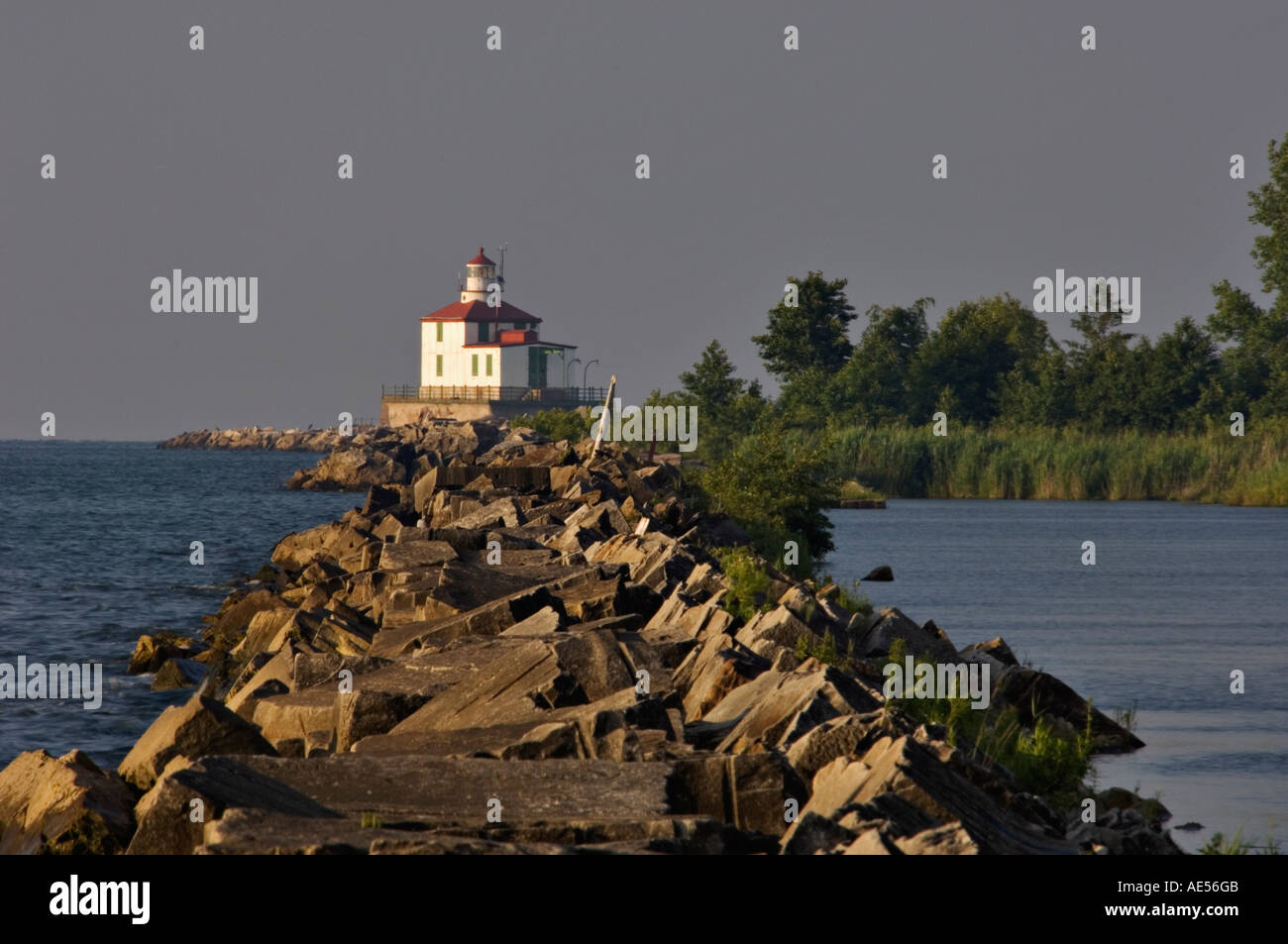 Ashtabula Faro e frangiflutti Lago Erie Ashtabula Ohio Foto Stock